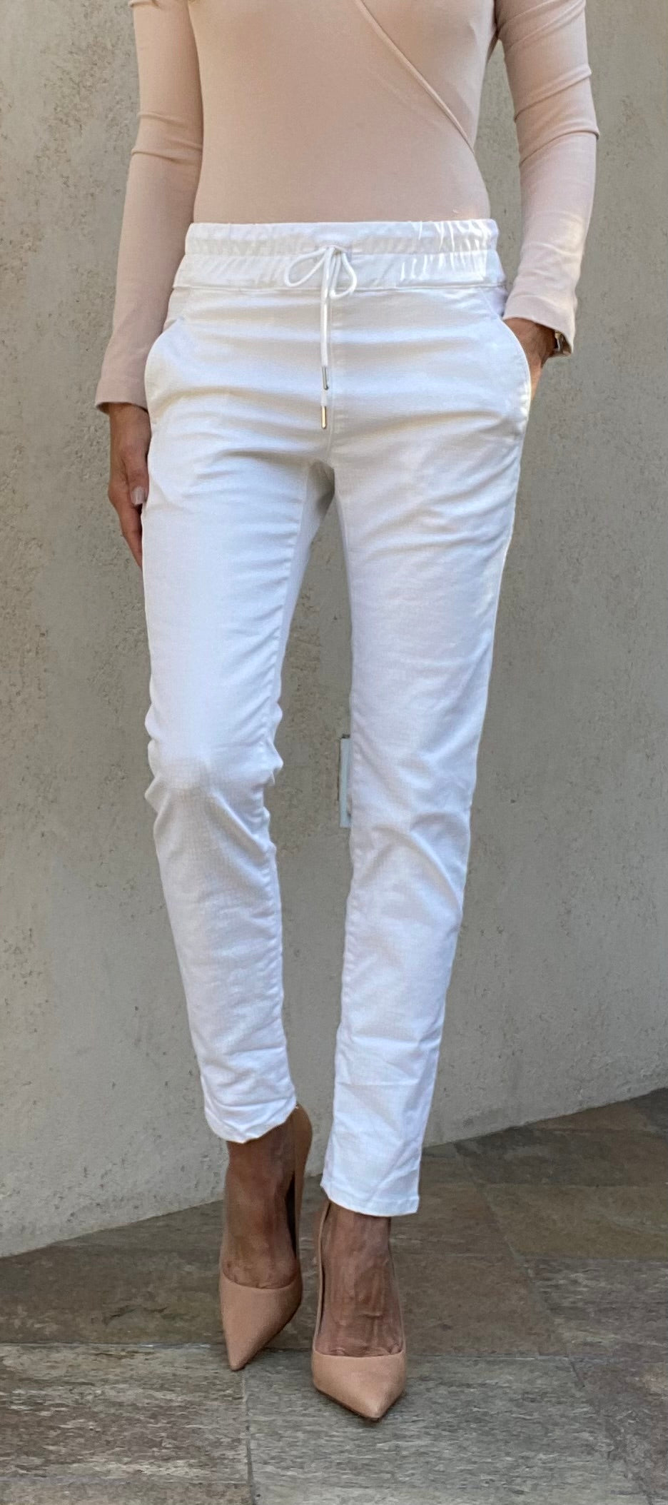 Shely White Snake